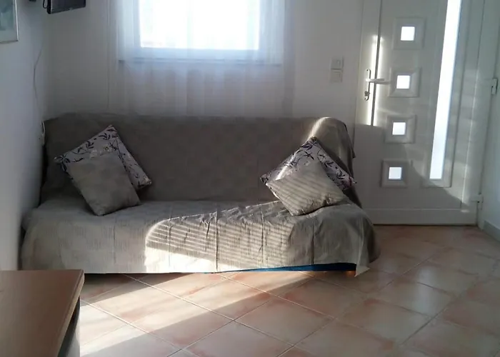 Tudek Apartment Vir